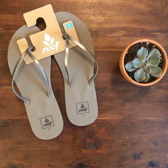 Reef Shoes - Reef Pewter Sandals / Flip Flops Size 9 NWOT